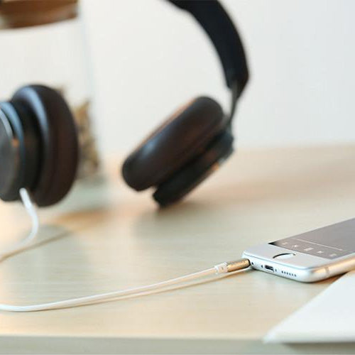 Cabo REMAX mini jack auxiliar de 1 metro preto