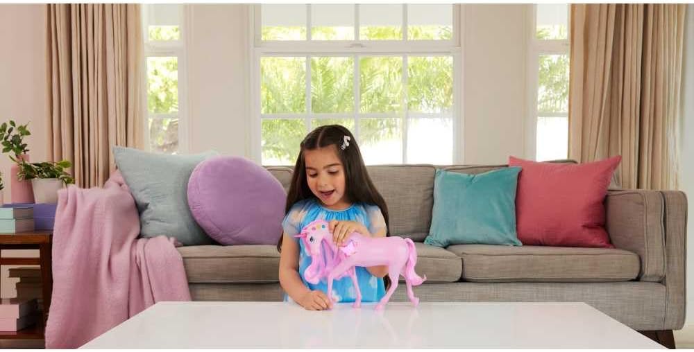 Barbie – Unicórnio Galopa e Brilha